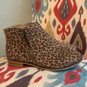 Girls leopard booties size 5 Cat and Jack